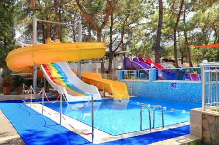 DOUBLETREE BY HILTON ISIL CLUB RESORT Mini Club
